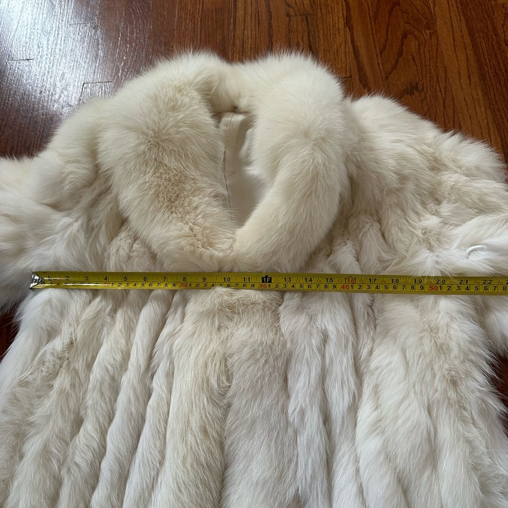 Luxurious Natural Blue Fox Fur Coat - Perfect for a Wedding - Picture 4 of 16